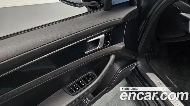 Porsche Panamera 2018 — ფოტო 17/20