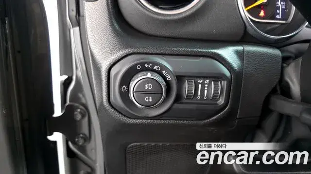Jeep Wrangler 2022 — Şəkil 10/20