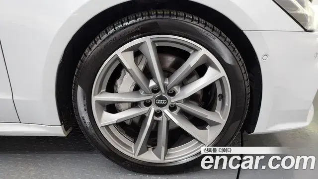 Audi A7 2020 — ფოტო 4/20