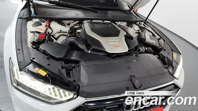 Audi A7 2020 — ფოტო 13/20