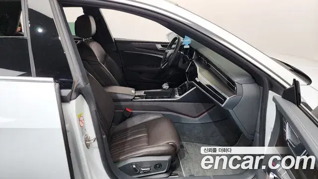 Audi A7 2020 — ფოტო 2/20