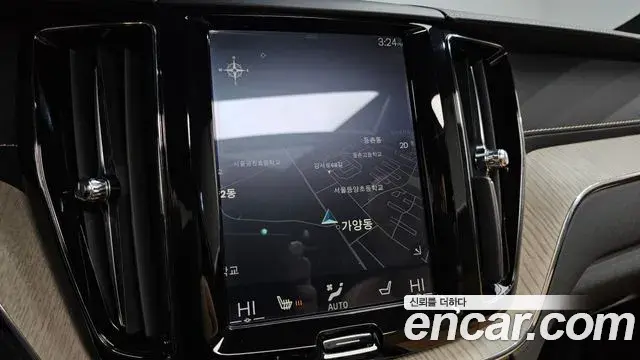 Volvo XC60 2019 — ფოტო 15/20
