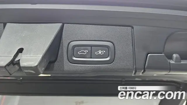 Volvo XC60 2019 — ფოტო 12/20