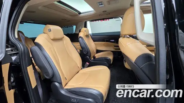 Kia Carnival 2021 — Фото 19/20