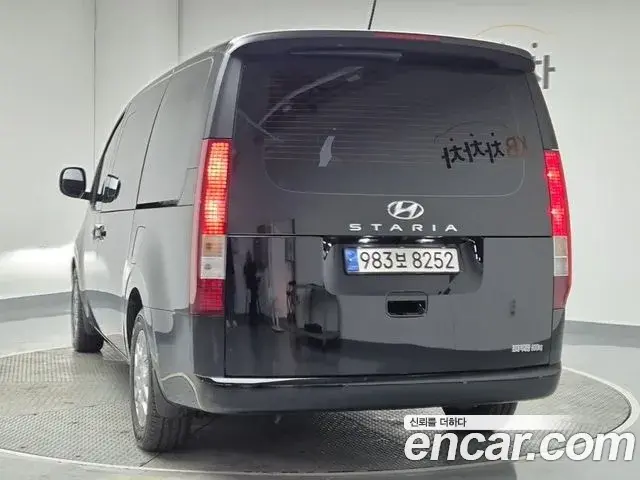 Hyundai Staria 2021 — Фото 2/19