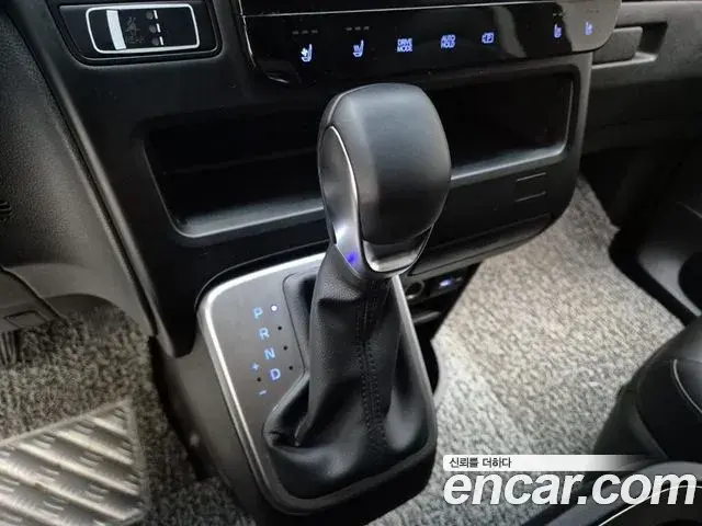 Hyundai Staria 2021 — Фото 8/19