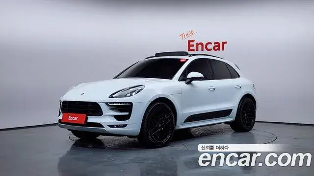 Porsche Macan 2018 — Photo 1/20