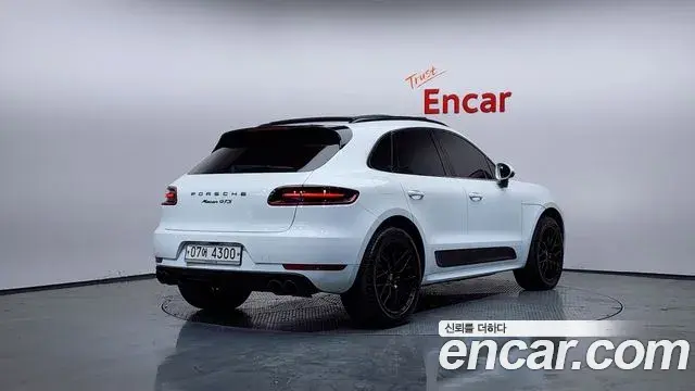 Porsche Macan 2018 — Photo 2/20