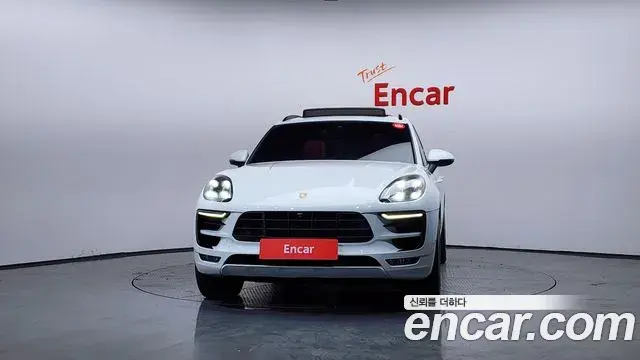 Porsche Macan 2018 — Photo 3/20