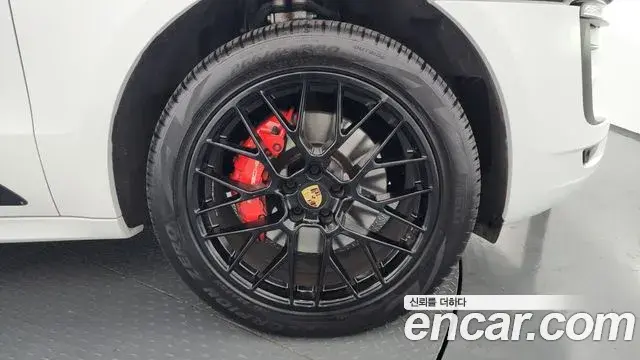 Porsche Macan 2018 — Photo 5/20
