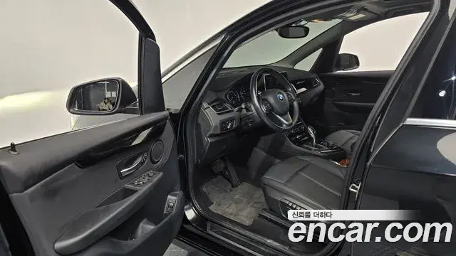 BMW 2 Series Active Tourer 2020 — Photo 6/20
