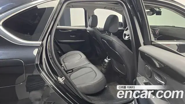 BMW 2 Series Active Tourer 2020 — Photo 18/20