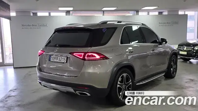 Mercedes-Benz GLE-Class 2022 — Photo 16/17