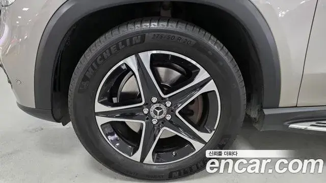 Mercedes-Benz GLE-Class 2022 — Photo 8/17