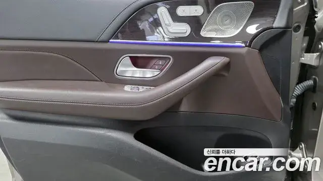 Mercedes-Benz GLE-Class 2022 — Photo 13/17