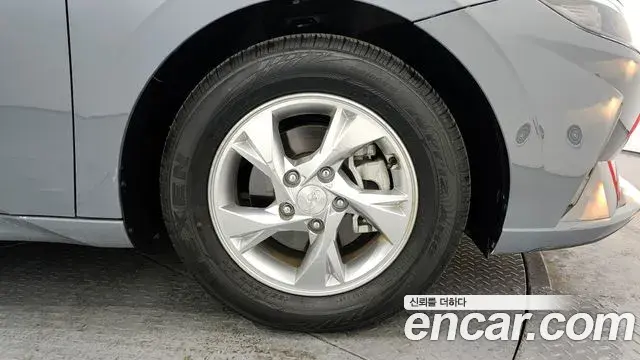 Hyundai The New Avante Hybrid 2022 — Photo 18/20