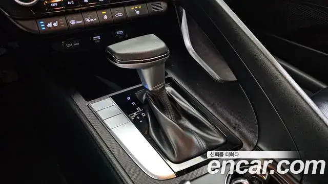 Hyundai The New Avante Hybrid 2022 — Photo 2/20