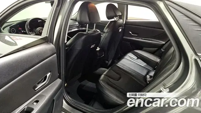 Hyundai The New Avante Hybrid 2022 — Photo 14/20
