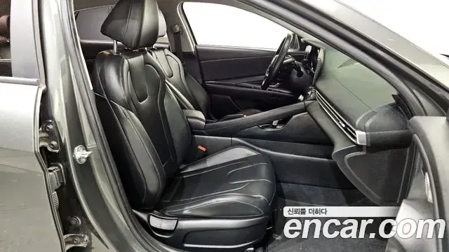 Hyundai The New Avante Hybrid 2022 — Photo 16/20