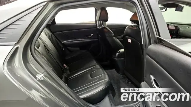 Hyundai The New Avante Hybrid 2022 — Photo 17/20