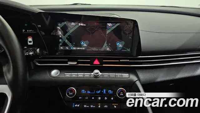 Hyundai The New Avante Hybrid 2022 — Photo 12/20