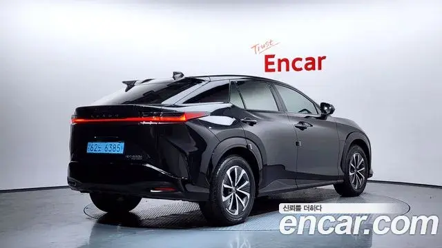 Lexus RZ450e 2023 — ფოტო 11/20