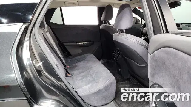 Lexus RZ450e 2023 — ფოტო 19/20