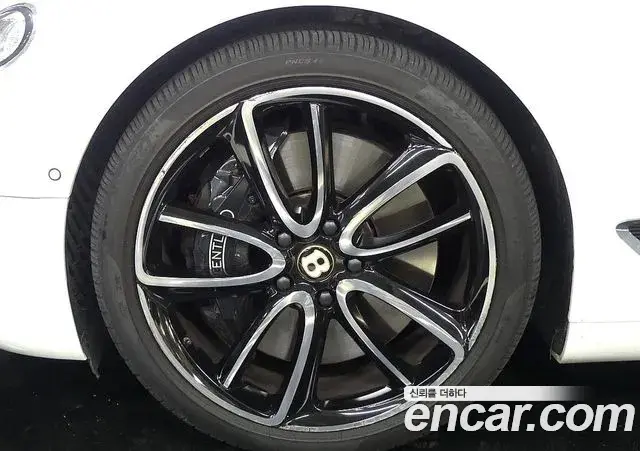 Bentley Continental GT 2020 — Photo 12/15