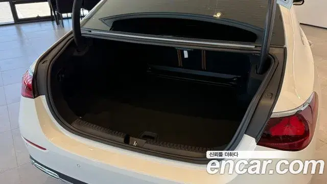 Mercedes-Benz E-Class 2025 — Şəkil 19/20