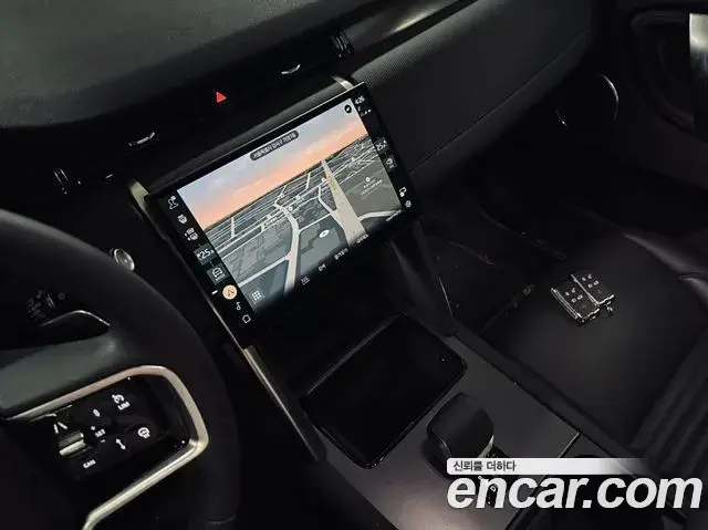 Land Rover Discovery Sport 2025 — Photo 11/20