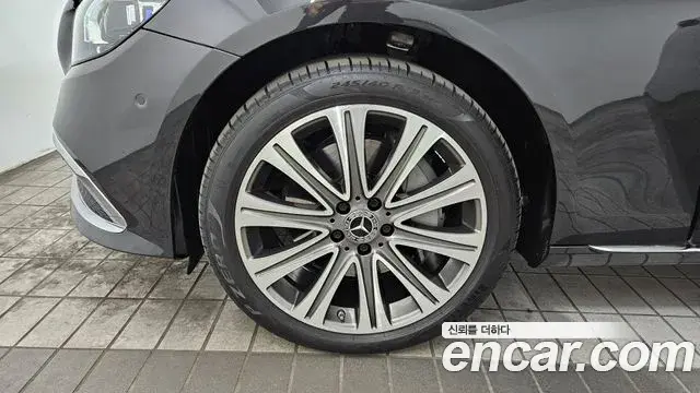 Mercedes-Benz E-Class 2023 — Şəkil 13/20