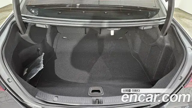 Mercedes-Benz E-Class 2023 — Şəkil 20/20
