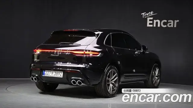 Porsche Macan 2023 — Photo 19/20