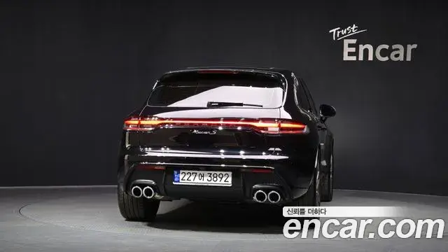 Porsche Macan 2023 — Photo 2/20