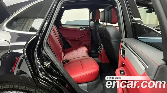 Porsche Macan 2023 — Photo 9/20