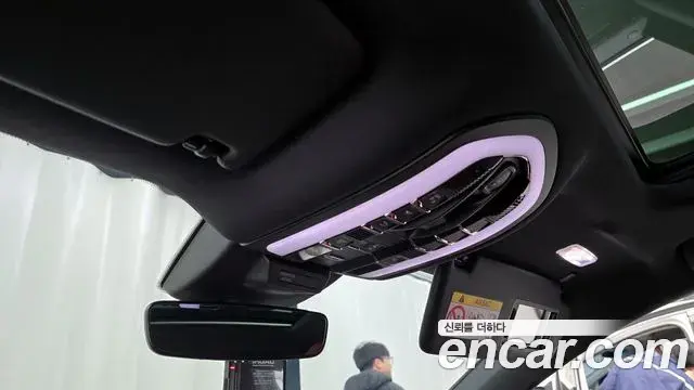 Porsche Macan 2023 — Photo 18/20