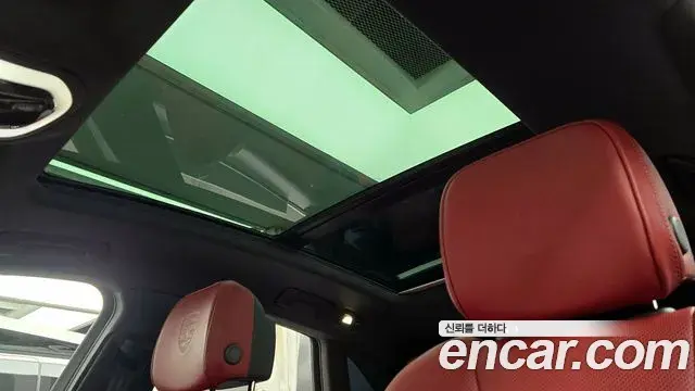 Porsche Macan 2023 — Photo 5/20