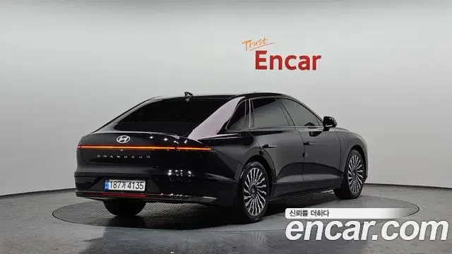 Hyundai Grandeur Hybrid 2023 — Photo 16/20