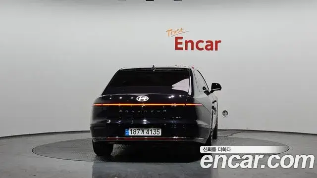 Hyundai Grandeur Hybrid 2023 — Photo 14/20