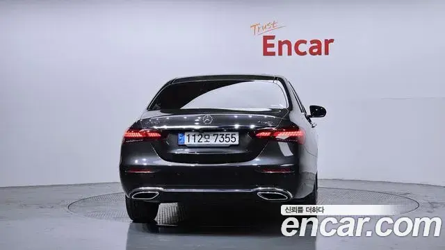 Mercedes-Benz E-Class 2021 — ფოტო 13/20
