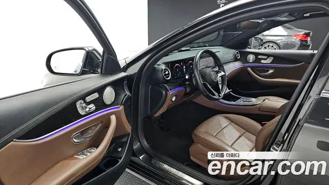 Mercedes-Benz E-Class 2021 — ფოტო 18/20