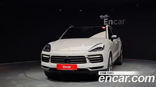 Porsche Cayenne 2022 — ფოტო 18/20