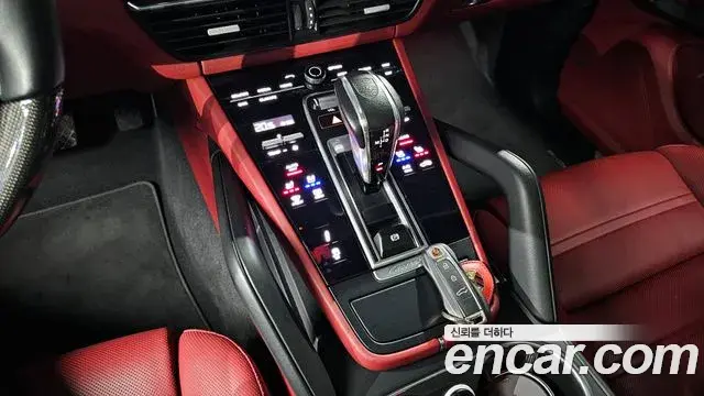 Porsche Cayenne 2022 — ფოტო 19/20