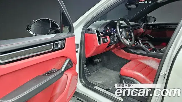 Porsche Cayenne 2022 — ფოტო 6/20