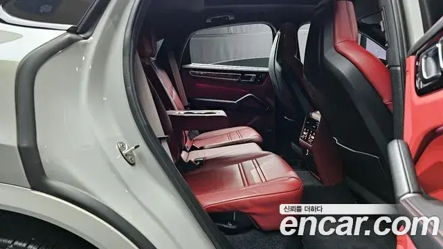 Porsche Cayenne 2022 — ფოტო 20/20