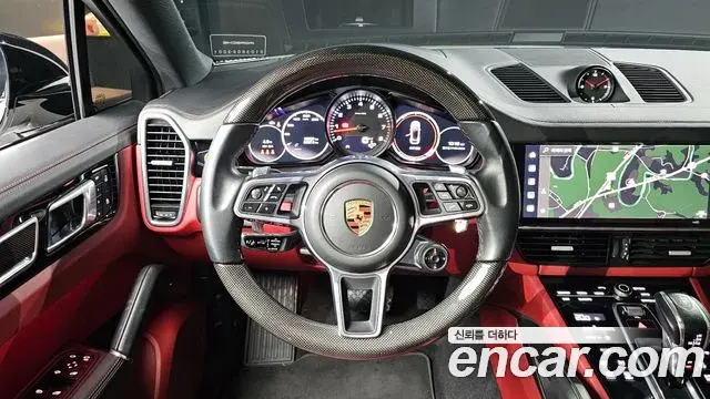 Porsche Cayenne 2022 — ფოტო 11/20