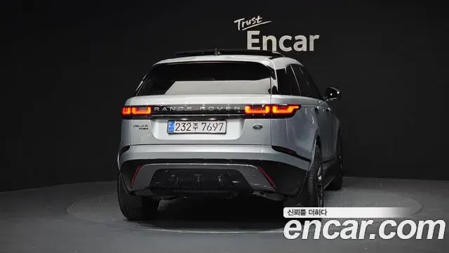 Land Rover Range Rover Velar 2018 — Şəkil 10/20