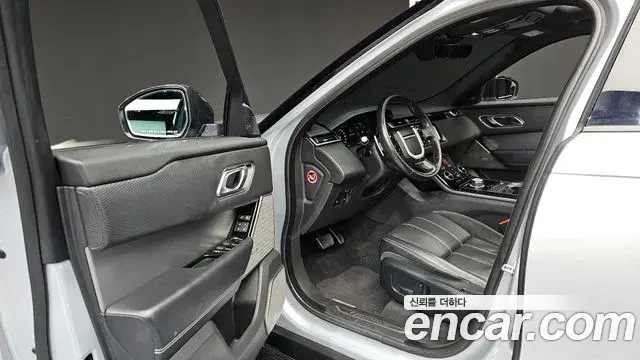 Land Rover Range Rover Velar 2018 — Şəkil 11/20