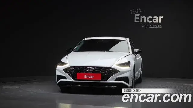 Hyundai Sonata Hybrid 2023 — Photo 19/20