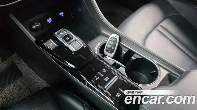 Hyundai Sonata Hybrid 2023 — Photo 11/20